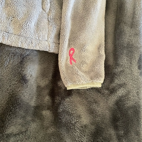 North face gray zip up fleece sweater small/petite pink ribbon edition. - Picture 3 of 8